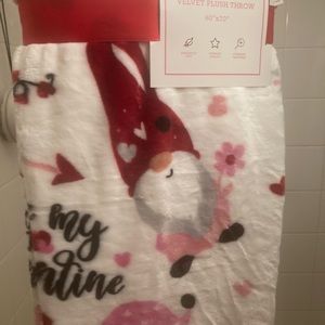GNOME VALENTINE BUTTERY SOFT THROW BNWT!!!